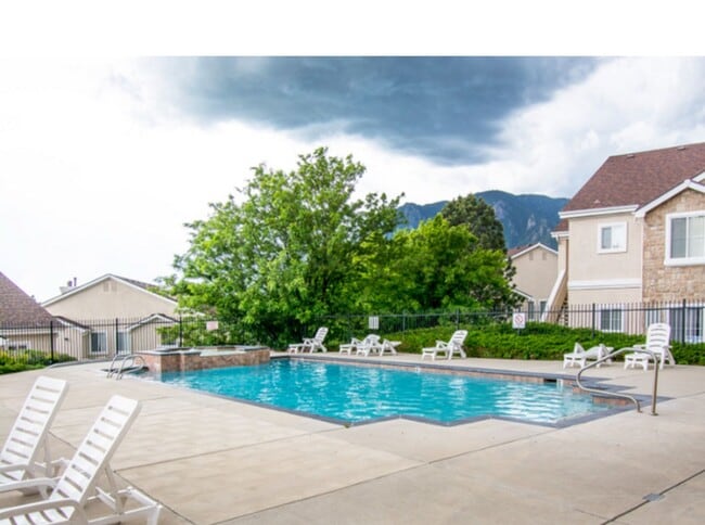 Building Photo - Gated West Side 2 bedroom/2 bath condo