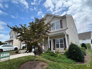 Building Photo - Immaculate beautiful 3-bedroom, 2.5-bath t...
