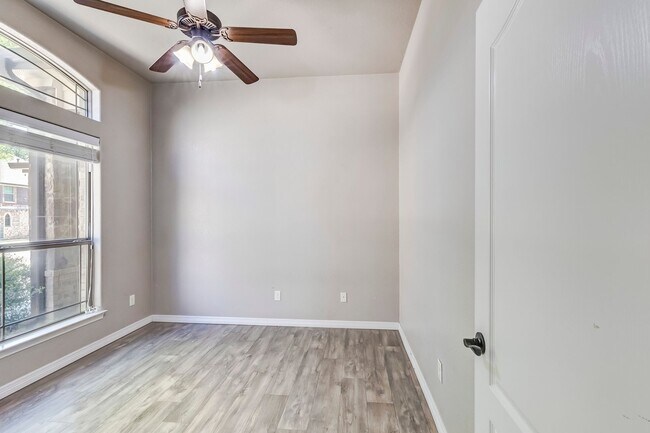 Building Photo - 7026 Chimney Hill Dr