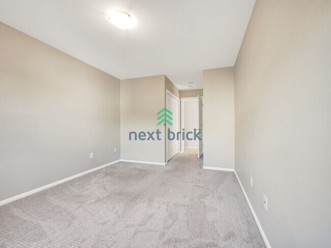 Building Photo - 5 Bed and 3.5 Bath Single-family Home is A...
