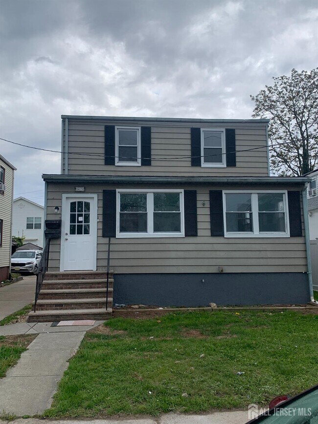 Building Photo - 47 Holly St