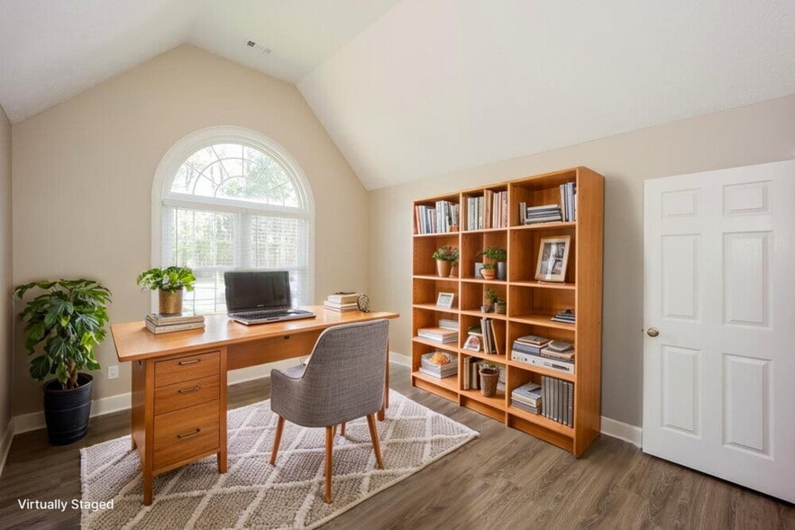 Building Photo - 495 Fairway Ct