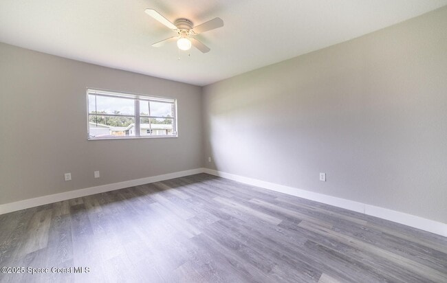 Building Photo - 1131 Linda Ave