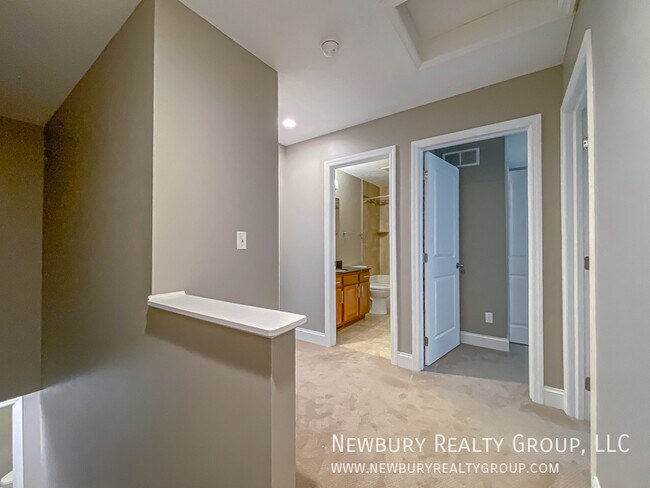 Building Photo - 147 Banksville Pl