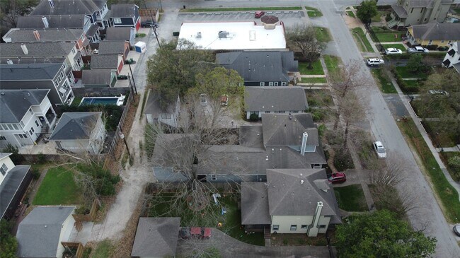 Building Photo - 334 W 22nd St