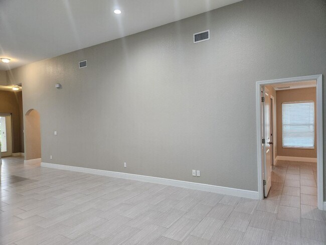 Building Photo - Duplex for rent