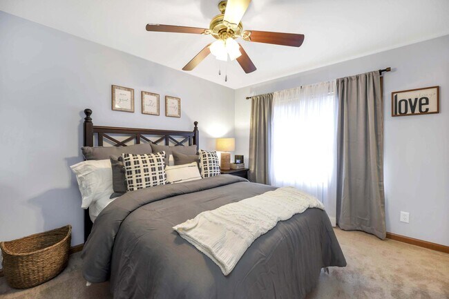 Master Bed - 7735 Ridge Rd