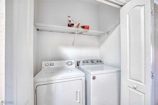 Building Photo - 3211 Cottonwood Bend