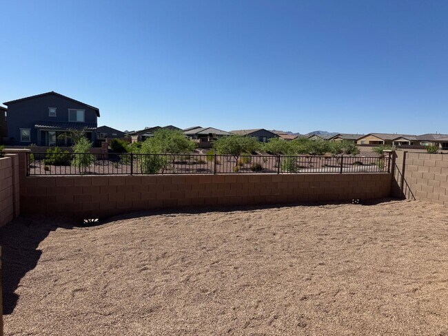 Building Photo - Like New Northwest 3 Bedroom