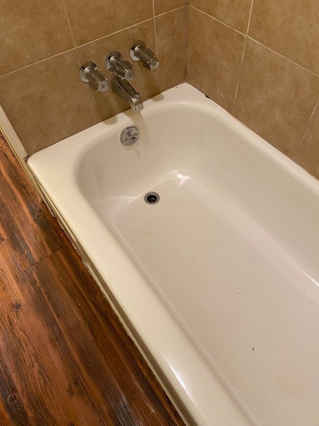 Building Photo - 509 S Bowen Rd