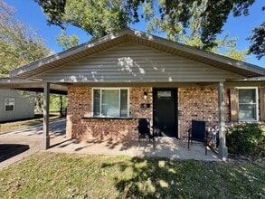 Building Photo - 705 SE 10th St