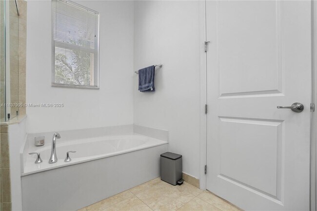 Building Photo - 12441 NW 18th Ct