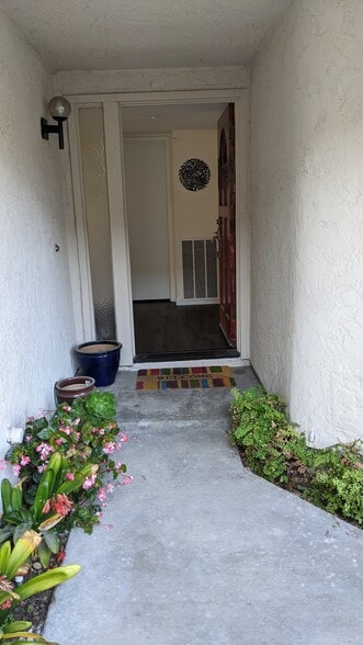 Building Photo - 9580 Hiker Hill Rd