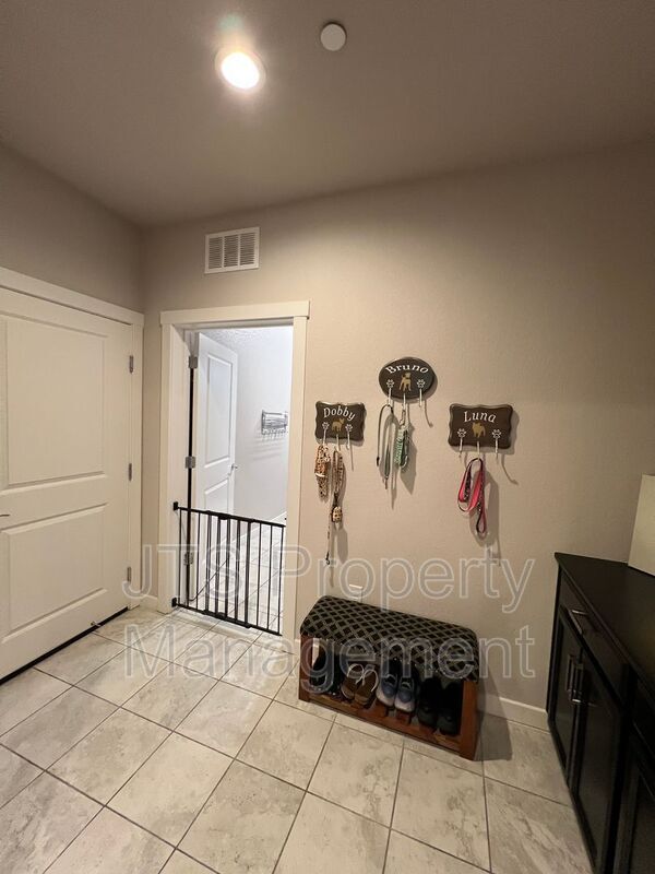 Building Photo - 12158 Byrony Ct
