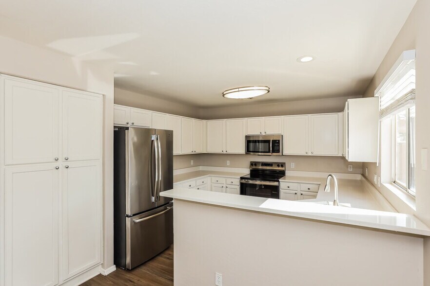 Building Photo - 12005 W Corrine Dr