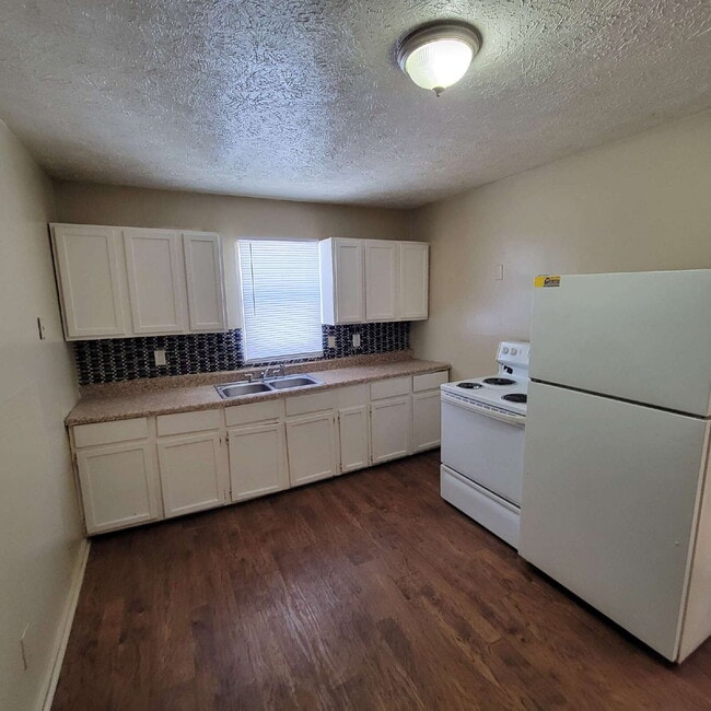 Building Photo - East side 4 Bedroom