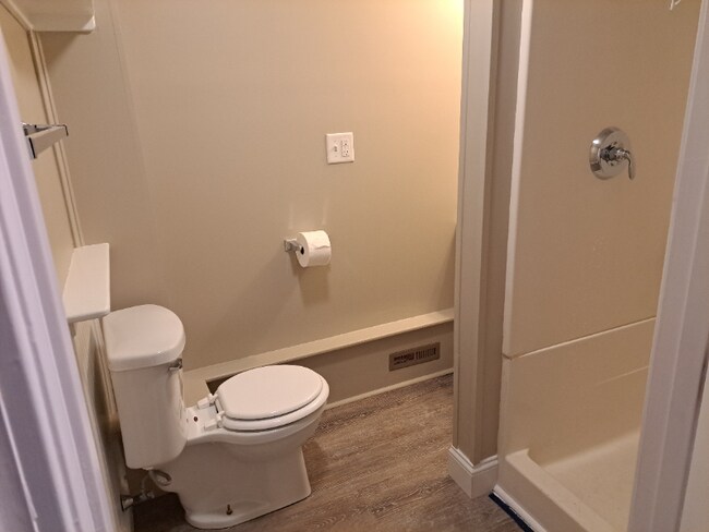 Building Photo - 35 Pine St