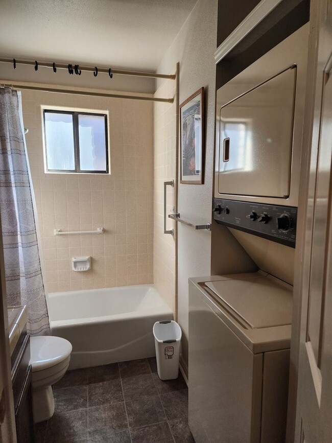 Building Photo - Unit F1 Parowan Condo
