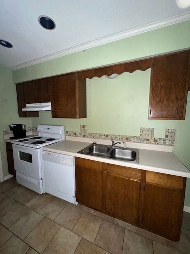 Building Photo - 1100 sqft under $1000-Calallen Area