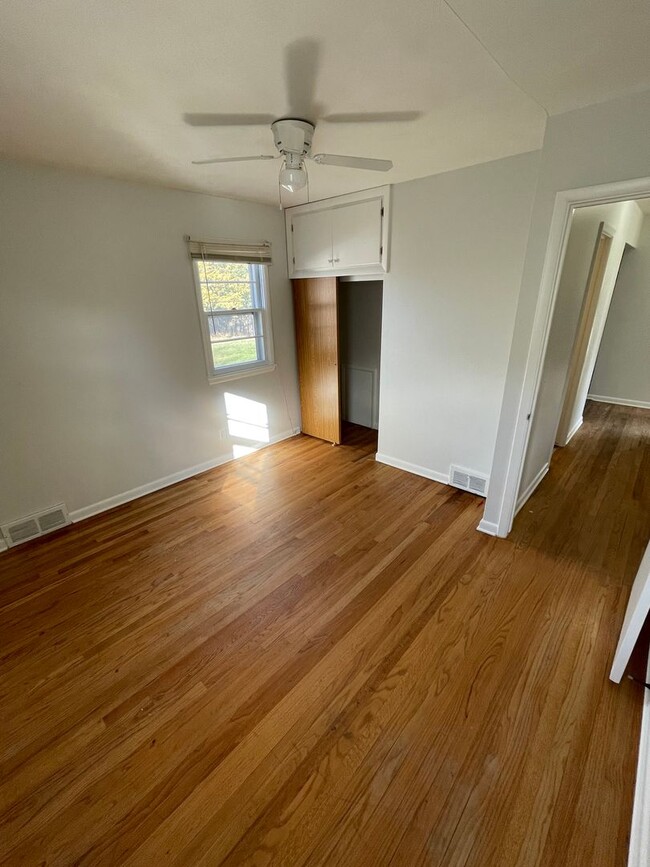 Building Photo - West Side 3 bedroom, 2 bathroom home for rent