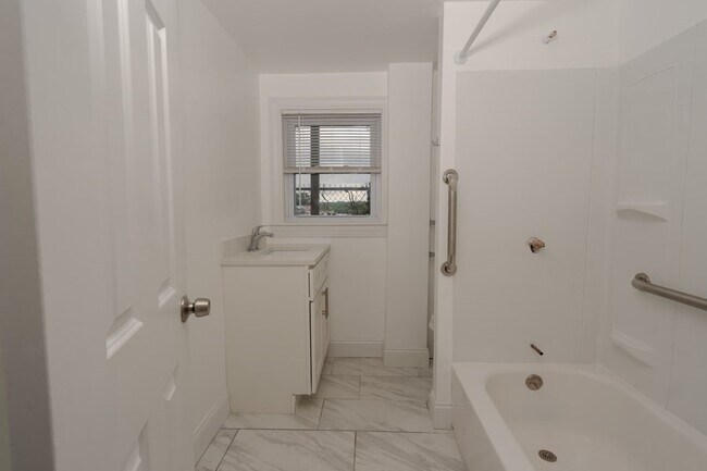 Building Photo - 11 Park St