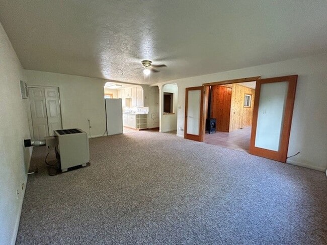 Building Photo - Charming 2-Bed, 1-Bath Hamilton Home with Attached Double Garage
