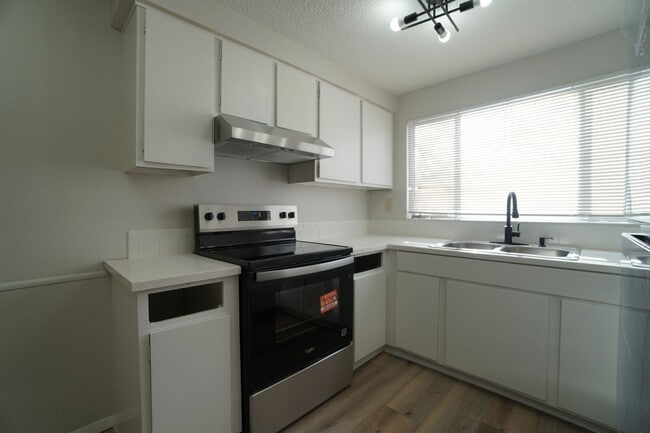 Building Photo - 6727 Dale Rd