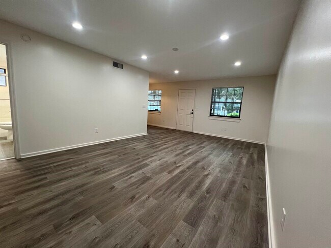 Building Photo - 43 Brigantine Ct