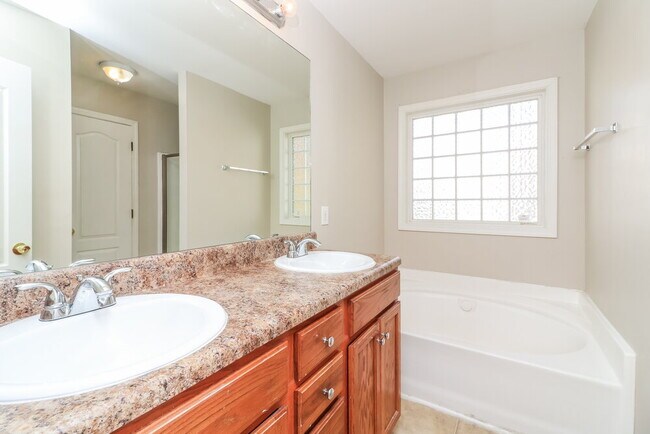 Building Photo - 6980 Pine Shadow Way