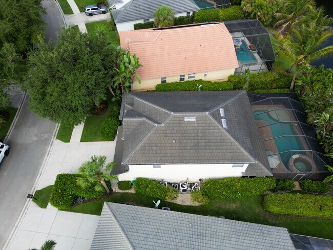 Building Photo - Autumn Woods annual rental in North Naples!