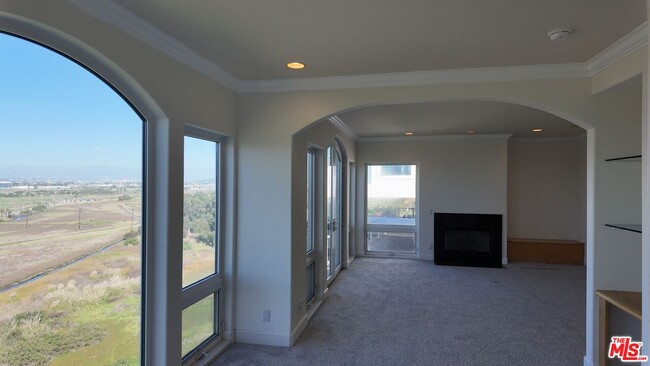 Building Photo - 8120 Billowvista Dr