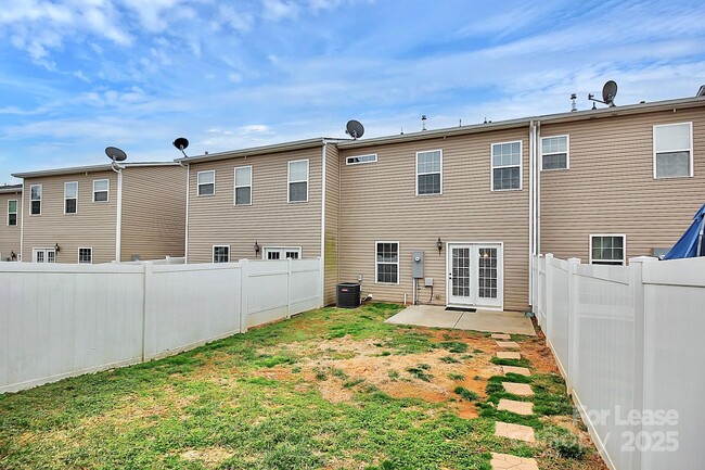 Building Photo - 6826 Colonial Garden Dr