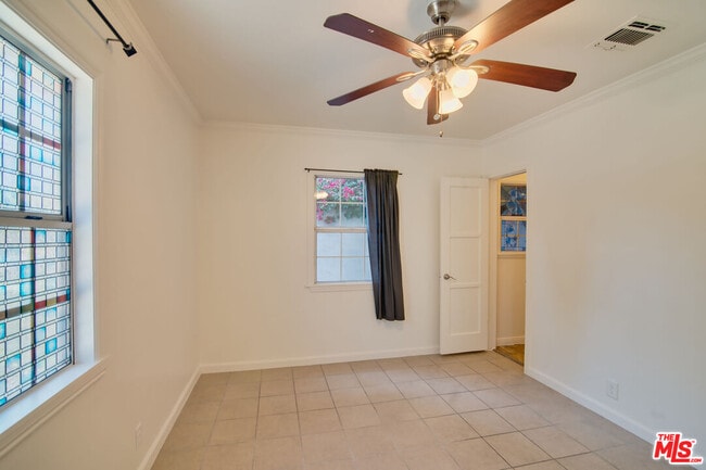 Building Photo - 10829 Kling St