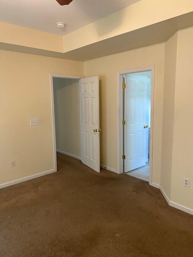 Building Photo - 300 Southmen Ln