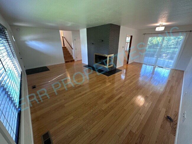 Building Photo - 1160 NW Bella Vista Pl