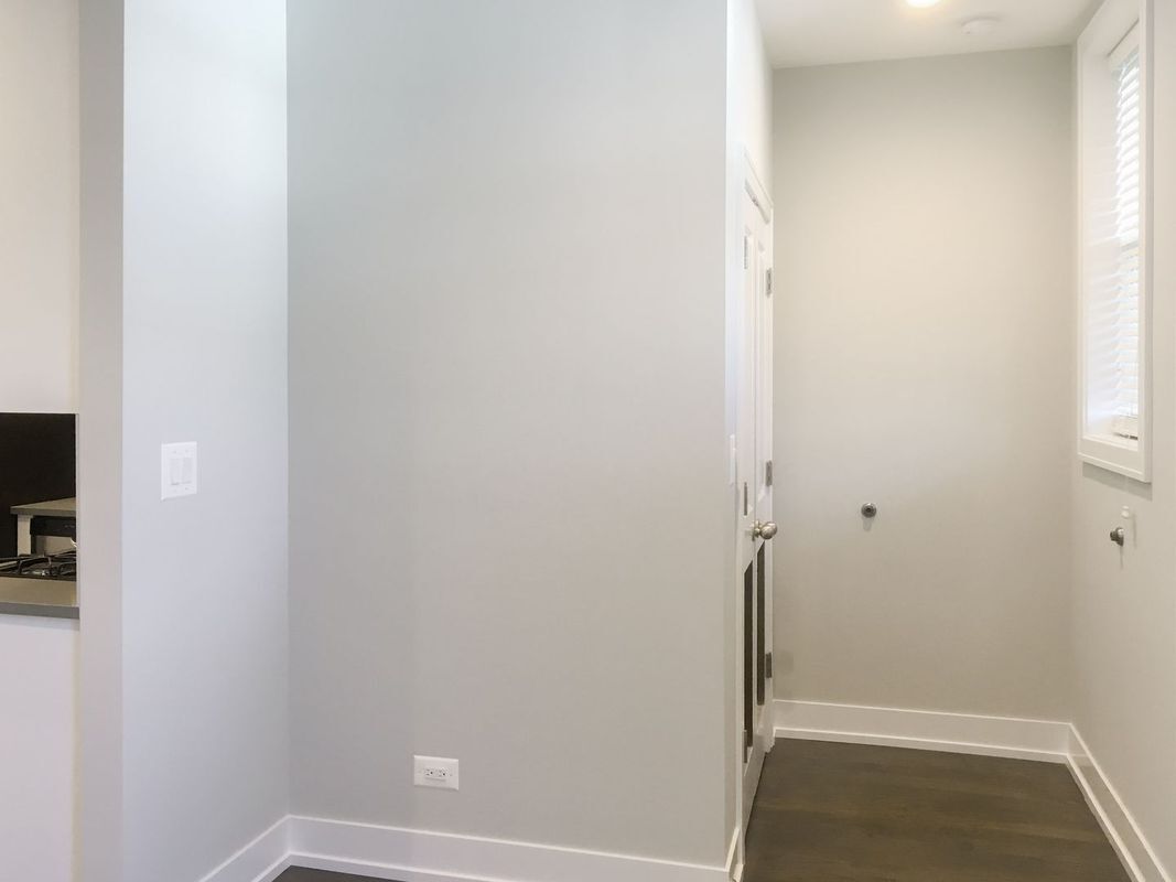 Building Photo - 4951 N Oakley Ave
