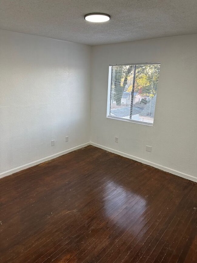 Building Photo - JP - Early