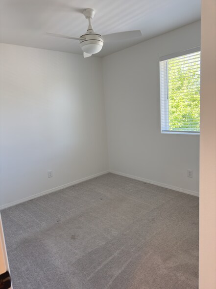 Building Photo - 405 S 11th St