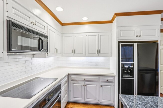 Building Photo - 19 Landmark St