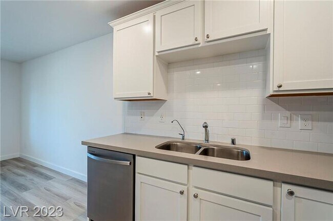 Building Photo - Charming Retreat in 89011