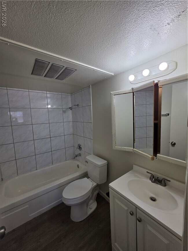 Building Photo - 615 S Royal Crest Cir
