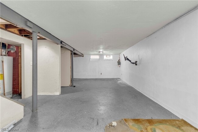 Building Photo - 15901 Edgewood Ave