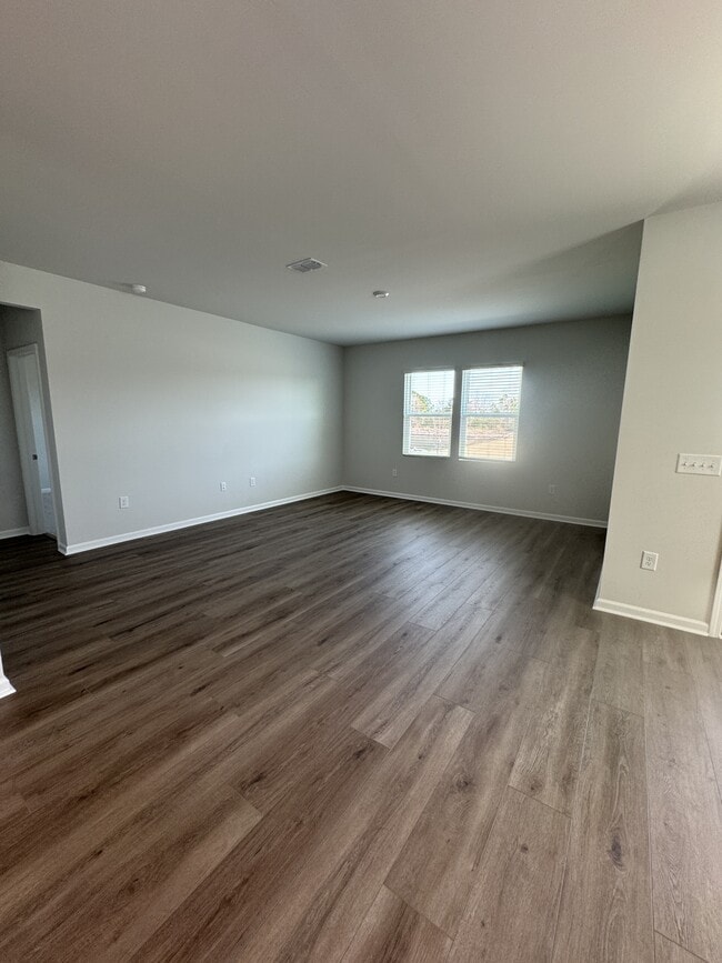 Building Photo - 3067 Visionary Dr