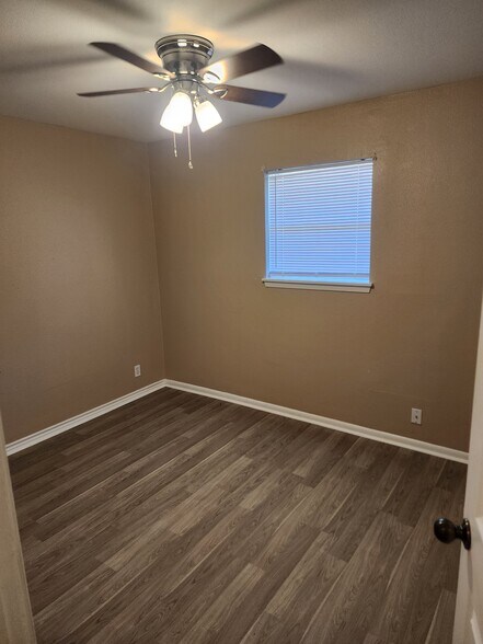 Building Photo - 4665 Hartel