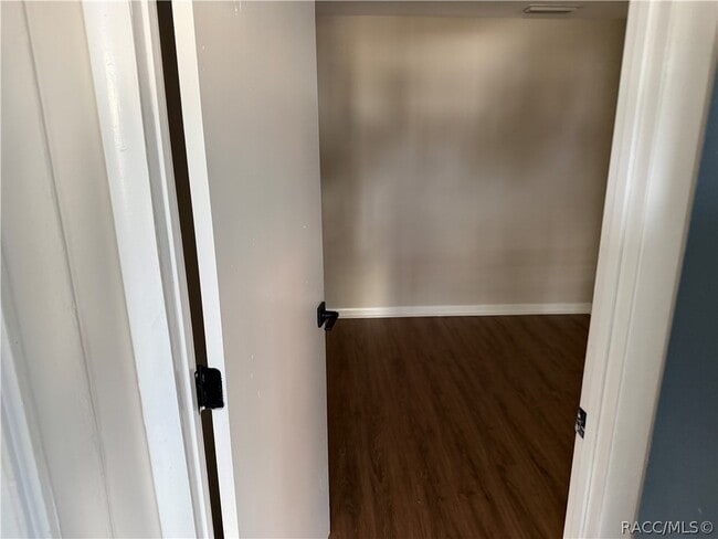 Building Photo - 7 N Jackson St