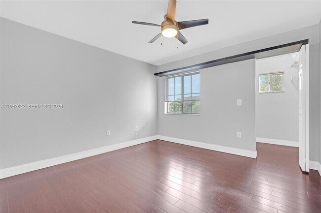 Building Photo - 2586 Centergate Dr