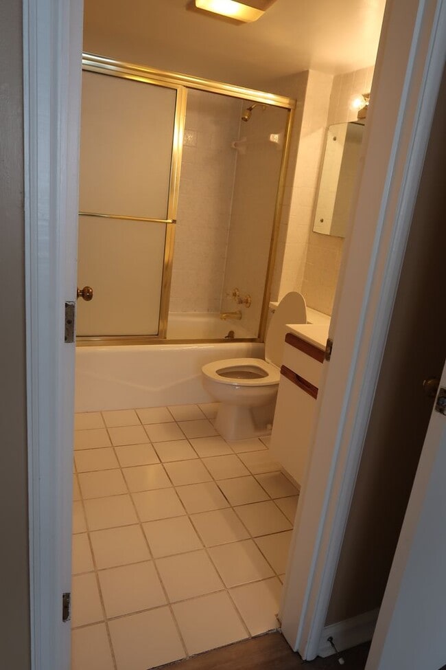 Building Photo - 2749 Sullins St