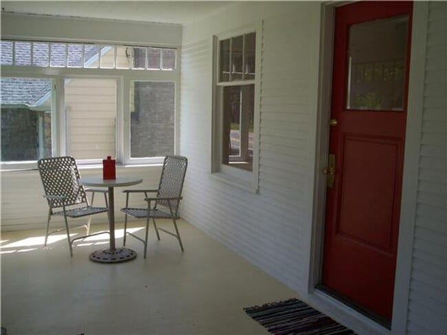 Building Photo - 420 W Arrowhead Rd