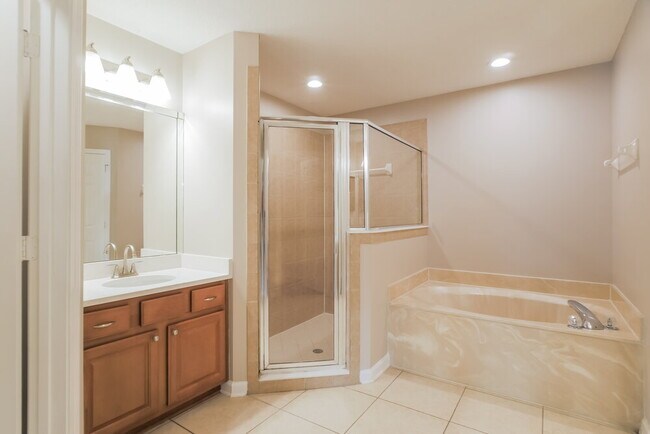 Building Photo - 2158 S Cranbrook Ave