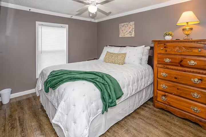 Building Photo - 232 Suburban St SW